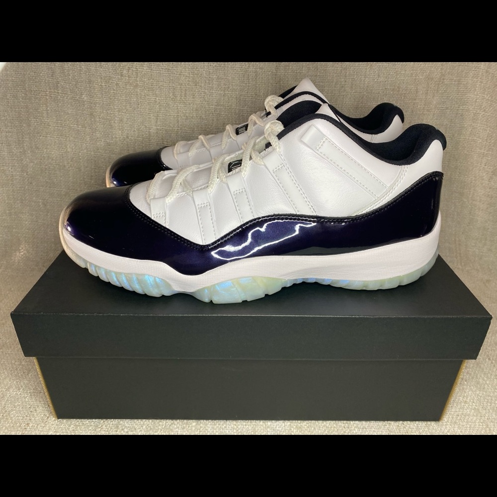 Air Jordan 11 Retro Low “Iridescent” Sz 11